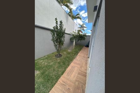 Casa de condomínio à venda com 175m², 3 quartos e 4 vagas Casa de condomínio à venda com 175m², 3 quartos e 4 vagasFoto 01
