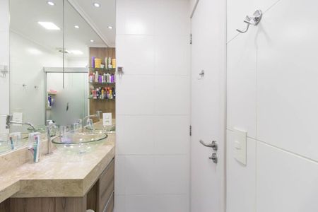 Apartamento à venda com 80m², 2 quartos e 1 vaga Apartamento à venda com 80m², 2 quartos e 1 vagaBanheiro Social
