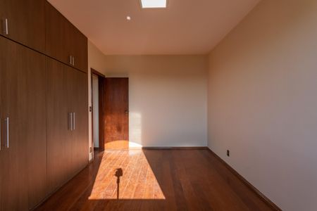 Casa para alugar com 453m², 5 quartos e 8 vagas Casa para alugar com 453m², 5 quartos e 8 vagasQuarto 2