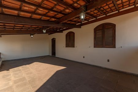 Casa para alugar com 453m², 5 quartos e 8 vagas Casa para alugar com 453m², 5 quartos e 8 vagasVaranda