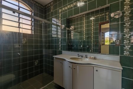 Casa para alugar com 453m², 5 quartos e 8 vagas Casa para alugar com 453m², 5 quartos e 8 vagasBanheiro Suíte