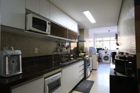 Apartamento à venda com 280m², 4 quartos e 2 vagasCozinha