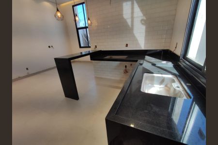 Casa à venda com 81m², 3 quartos e 2 vagas Casa à venda com 81m², 3 quartos e 2 vagasCozinha