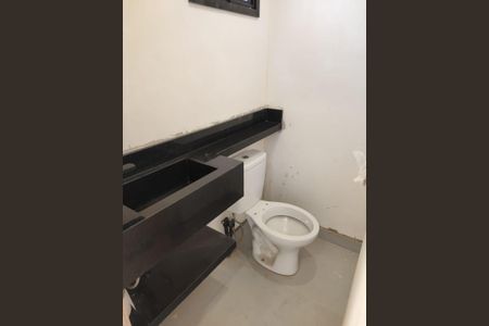 Casa à venda com 81m², 3 quartos e 2 vagas Casa à venda com 81m², 3 quartos e 2 vagasBanheiro
