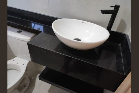Casa à venda com 81m², 3 quartos e 2 vagas Casa à venda com 81m², 3 quartos e 2 vagasBanheiro