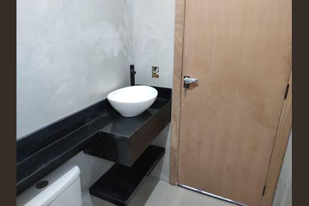Casa à venda com 81m², 3 quartos e 2 vagas Casa à venda com 81m², 3 quartos e 2 vagasBanheiro