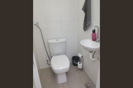 Casa à venda com 180m², 3 quartos e 3 vagas Casa à venda com 180m², 3 quartos e 3 vagasBanheiro