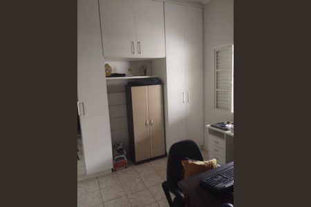 Casa à venda com 180m², 3 quartos e 3 vagas Casa à venda com 180m², 3 quartos e 3 vagasQuarto