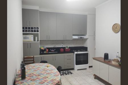 Casa à venda com 180m², 3 quartos e 3 vagas Casa à venda com 180m², 3 quartos e 3 vagasCozinha