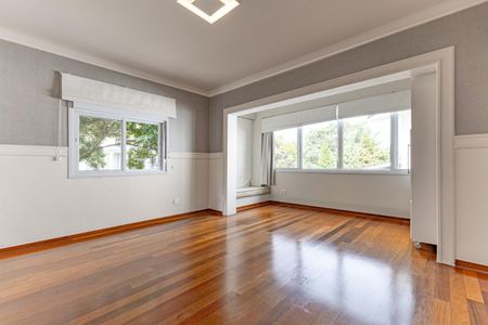 Casa à venda com 754m², 4 quartos e 4 vagas Casa à venda com 754m², 4 quartos e 4 vagasFoto 02