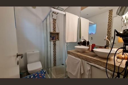 Casa à venda com 212m², 3 quartos e 4 vagas