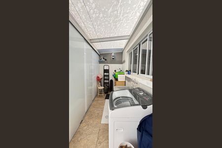 Casa à venda com 181m², 3 quartos e 4 vagas Casa à venda com 181m², 3 quartos e 4 vagasÁrea de Serviço
