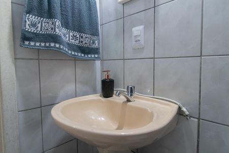 Casa de condomínio à venda com 56m², 2 quartos e 1 vagaBanheiro
