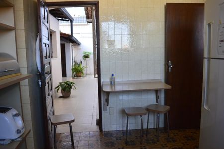 Casa à venda com 233m², 3 quartos e 1 vaga