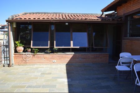 Casa à venda com 233m², 3 quartos e 1 vaga