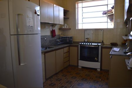 Casa à venda com 233m², 3 quartos e 1 vaga