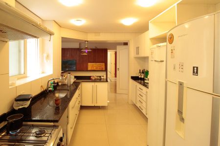 Apartamento para alugar com 240m², 3 quartos e 1 vaga Apartamento para alugar com 240m², 3 quartos e 1 vagaCozinha