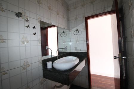 Casa à venda com 170m², 3 quartos e 3 vagasBanheiro