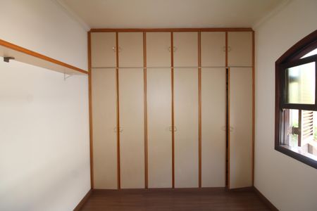 Casa à venda com 170m², 3 quartos e 3 vagasSuíte