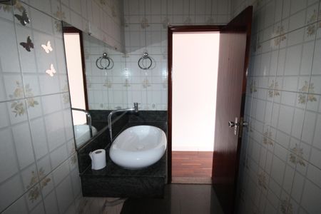 Casa à venda com 170m², 3 quartos e 3 vagasBanheiro