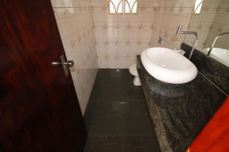 Casa à venda com 170m², 3 quartos e 3 vagasBanheiro