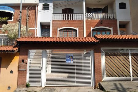 Casa à venda com 170m², 3 quartos e 3 vagas Casa à venda com 170m², 3 quartos e 3 vagasFachada
