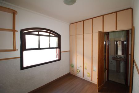 Casa à venda com 170m², 3 quartos e 3 vagasSuíte 2