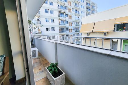 Apartamento à venda com 105m², 2 quartos e 1 vaga Apartamento à venda com 105m², 2 quartos e 1 vagaSacada