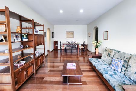 Apartamento à venda com 105m², 2 quartos e 1 vaga Apartamento à venda com 105m², 2 quartos e 1 vagaSala