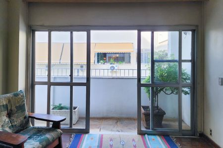 Apartamento à venda com 105m², 2 quartos e 1 vaga Apartamento à venda com 105m², 2 quartos e 1 vagaSacada