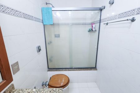 Apartamento à venda com 105m², 2 quartos e 1 vaga Apartamento à venda com 105m², 2 quartos e 1 vagaBanheiro