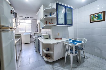 Apartamento à venda com 105m², 2 quartos e 1 vaga Apartamento à venda com 105m², 2 quartos e 1 vagaCozinha
