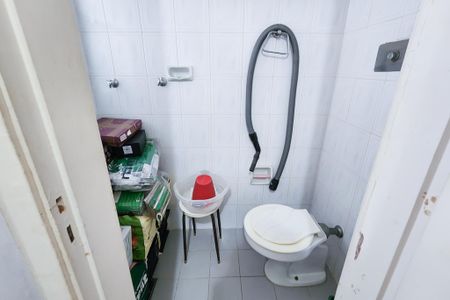 Apartamento à venda com 105m², 2 quartos e 1 vaga Apartamento à venda com 105m², 2 quartos e 1 vagaBanheiro de serviço
