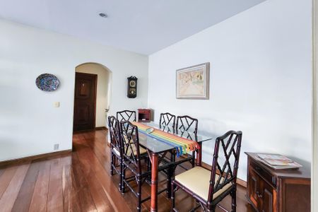 Apartamento à venda com 105m², 2 quartos e 1 vaga Apartamento à venda com 105m², 2 quartos e 1 vagaSala