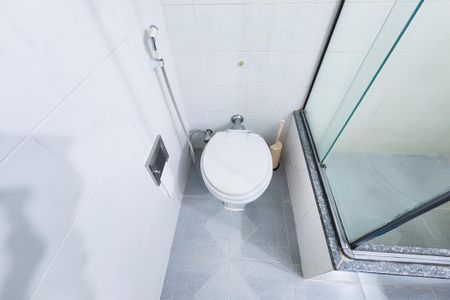 Apartamento à venda com 105m², 2 quartos e 1 vaga Apartamento à venda com 105m², 2 quartos e 1 vagaBanheiro da suite