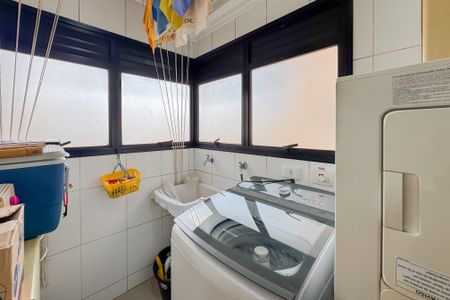 Apartamento à venda com 87m², 3 quartos e 2 vagas Apartamento à venda com 87m², 3 quartos e 2 vagasÁrea de Serviço