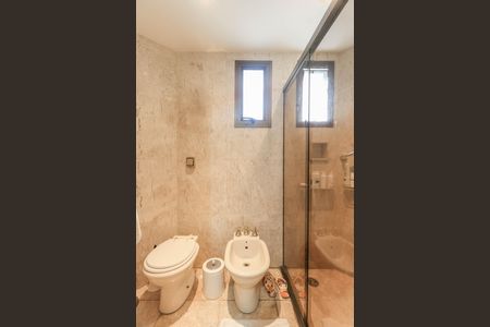 Apartamento à venda com 273m², 4 quartos e 3 vagasBanheiro da Suíte 1