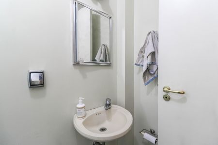 Apartamento à venda com 273m², 4 quartos e 3 vagasBanheiro de Serviço