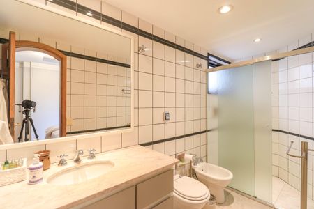 Apartamento à venda com 273m², 4 quartos e 3 vagasBanheiro da Suíte 3