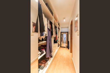 Apartamento à venda com 273m², 4 quartos e 3 vagasCloset da Suíte 1