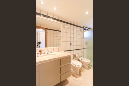 Apartamento à venda com 273m², 4 quartos e 3 vagasBanheiro da Suíte 3