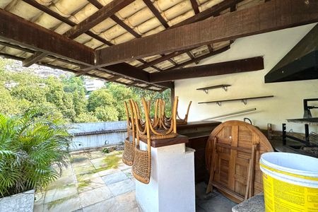 Casa à venda com 600m², 6 quartos e 2 vagas Casa à venda com 600m², 6 quartos e 2 vagasChurrasqueira