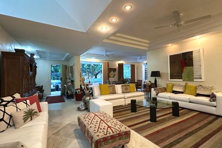Casa à venda com 600m², 6 quartos e 2 vagas Casa à venda com 600m², 6 quartos e 2 vagasSala
