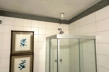 Casa à venda com 600m², 6 quartos e 2 vagas Casa à venda com 600m², 6 quartos e 2 vagasBanheiro 04