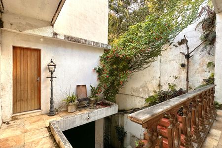 Casa à venda com 600m², 6 quartos e 2 vagas Casa à venda com 600m², 6 quartos e 2 vagasÁrea externa