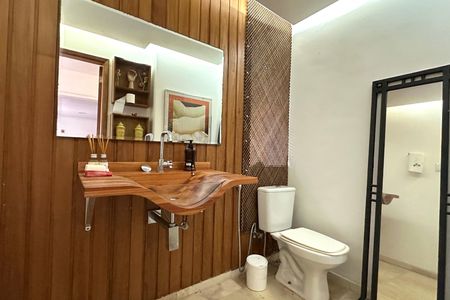 Casa à venda com 600m², 6 quartos e 2 vagas Casa à venda com 600m², 6 quartos e 2 vagasBanheiro 02