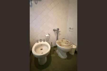 Casa à venda com 600m², 6 quartos e 2 vagas Casa à venda com 600m², 6 quartos e 2 vagasBanheiro 03