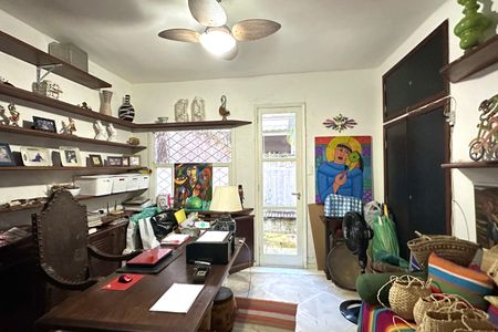 Casa à venda com 600m², 6 quartos e 2 vagas Casa à venda com 600m², 6 quartos e 2 vagasQuarto 02