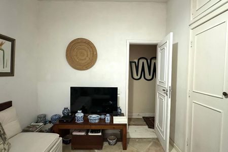Casa à venda com 600m², 6 quartos e 2 vagas Casa à venda com 600m², 6 quartos e 2 vagasQuarto 01