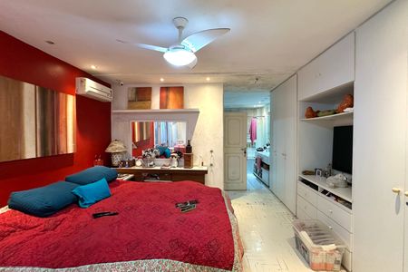 Casa à venda com 600m², 6 quartos e 2 vagas Casa à venda com 600m², 6 quartos e 2 vagasSuíte